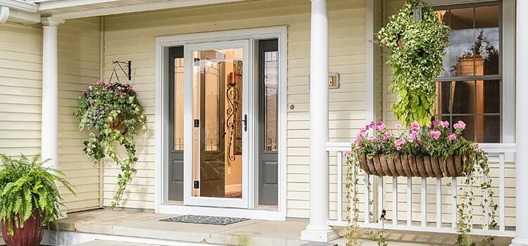 screen door installation in El Centro